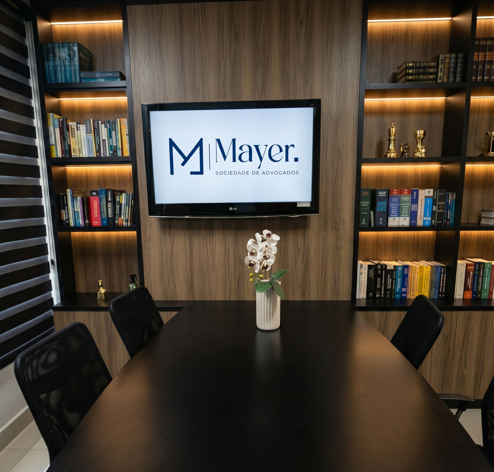 Sala de reuniões do escritório Mayer Advogados em Itajaí/SC
